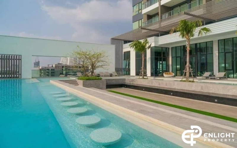 Aeras Condo, Beachfront Jomtien – For Sale or Rent
