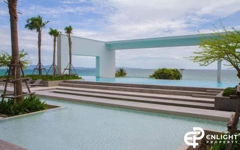Aeras Condo, Beachfront Jomtien – For Sale or Rent
