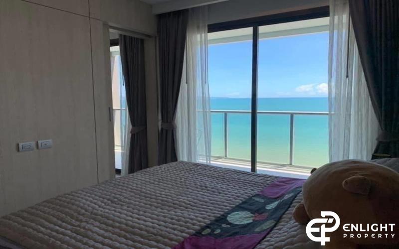 Aeras Condo, Beachfront Jomtien – For Sale or Rent