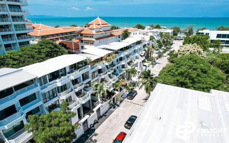 BEACHFRONT TOWNHOUSE