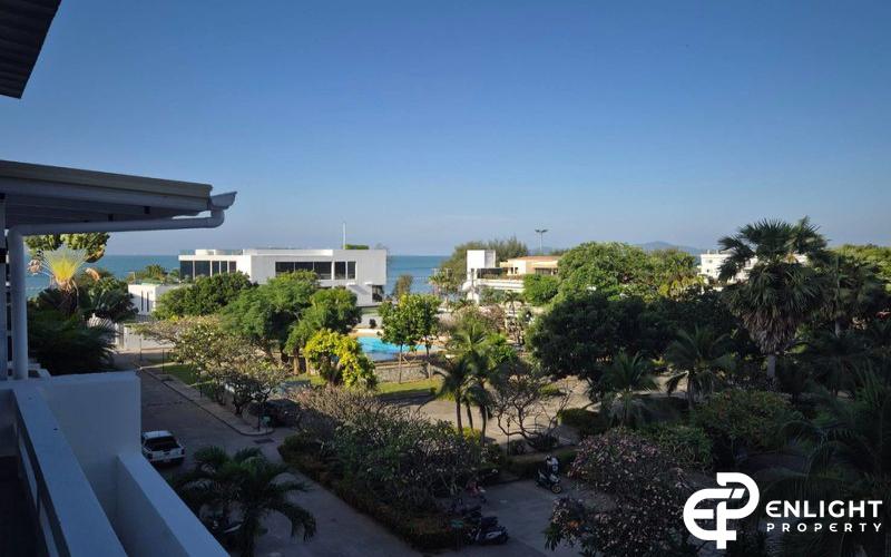 BEACHFRONT TOWNHOUSE