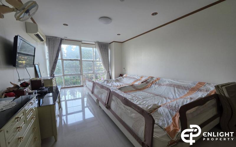 Krissada Golden Condotel - Beachfront Condo for Sale at Na Jomtien,