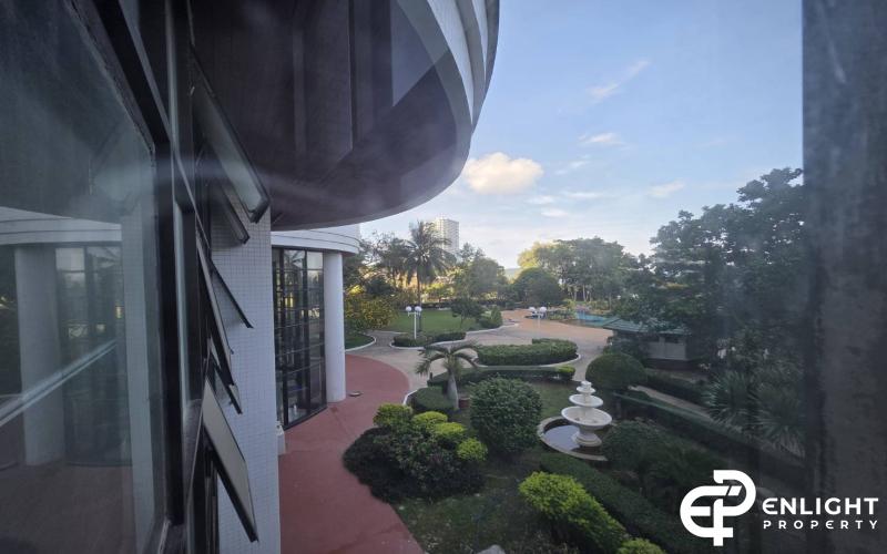 Krissada Golden Condotel - Beachfront Condo for Sale at Na Jomtien,