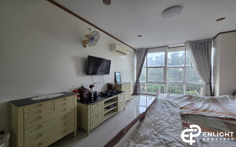 Krissada Golden Condotel - Beachfront Condo for Sale at Na Jomtien,