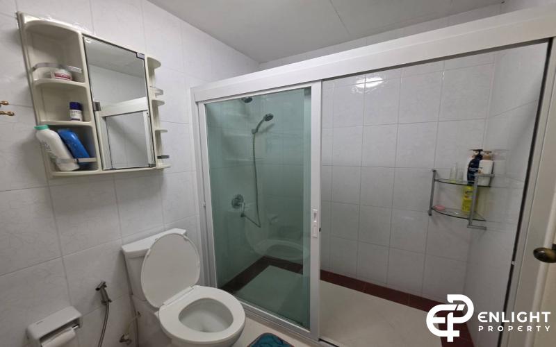 Krissada Golden Condotel - Beachfront Condo for Sale at Na Jomtien,