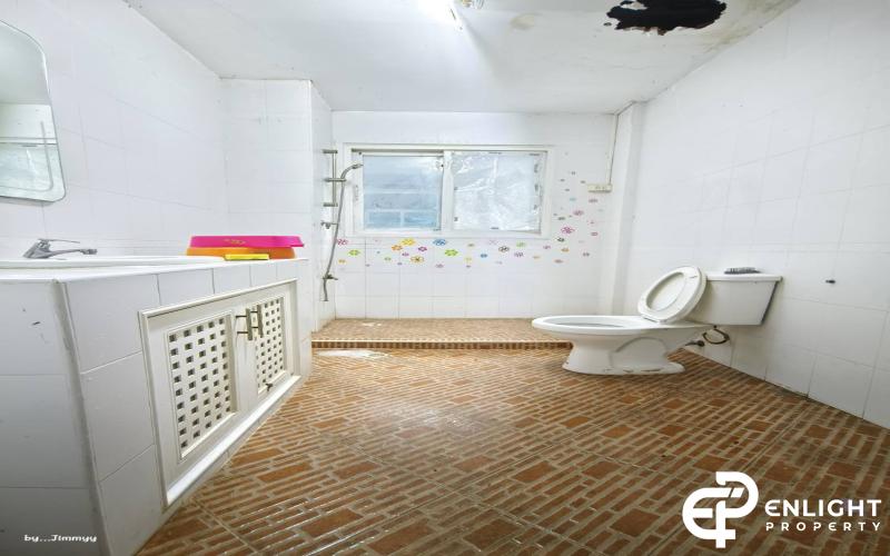 Commercial Building for Sale – 4 Floors in Central Pattaya