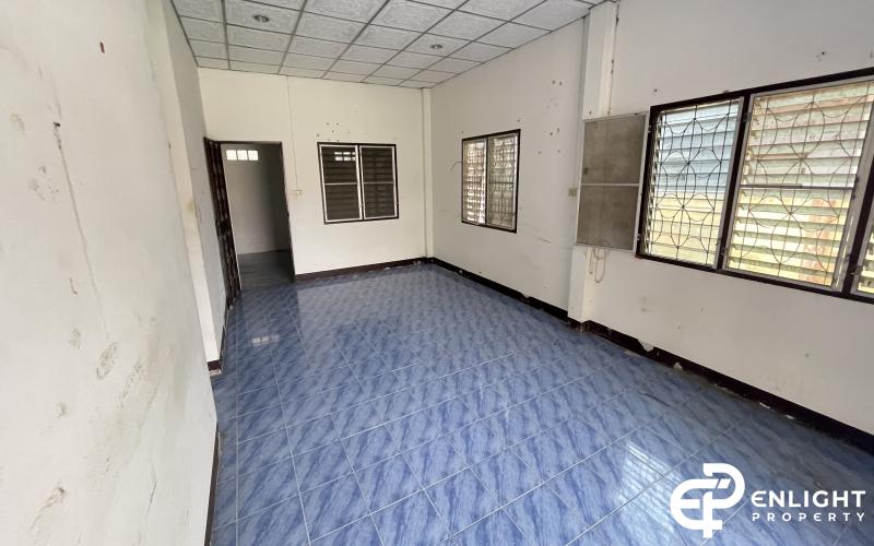 Old House for Sale – Great for Renovation in a Prime Location
