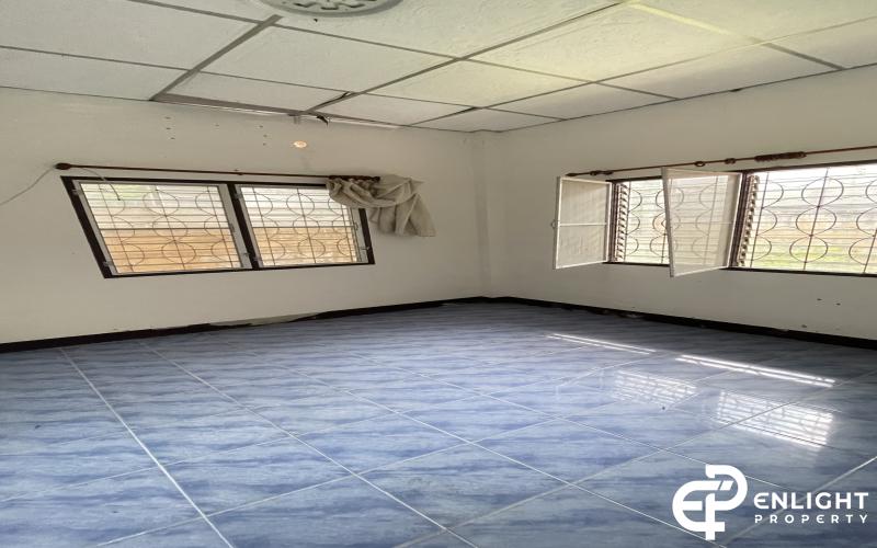 Old House for Sale – Great for Renovation in a Prime Location