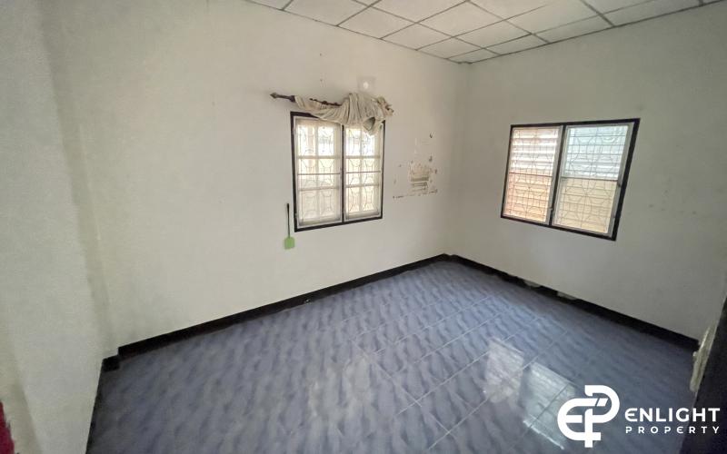 Old House for Sale – Great for Renovation in a Prime Location