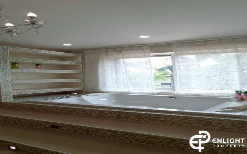 Large Private Villa in Pattaya City, Huay Yai Road