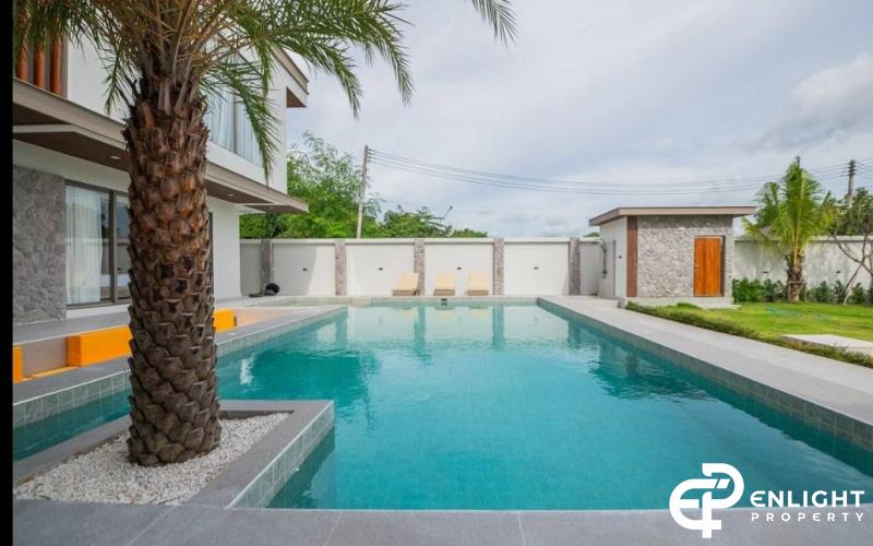 Luxury Modern Style Pool Villa for sale in Pattaya, ready to move in.