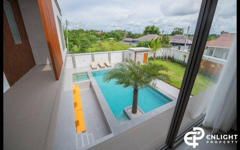 Luxury Modern Style Pool Villa for sale in Pattaya, ready to move in.