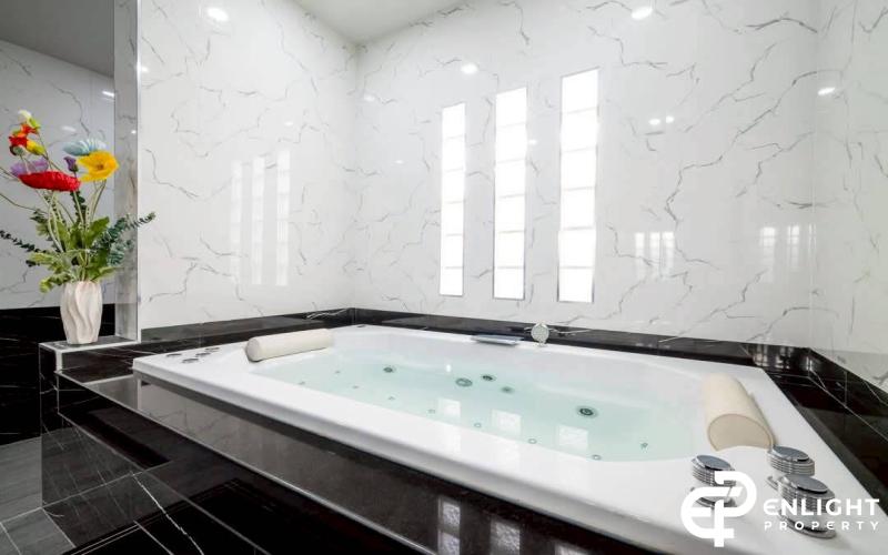 Pattaya Hill Village 2 — Well-maintained house in central location