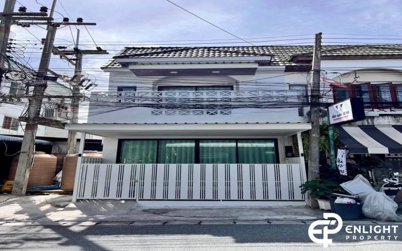 Chat Kaew Village 9 Townhouse behind the corner