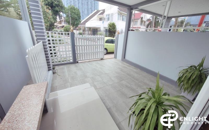 Townhouse for Sale / Thappraya Soi 15