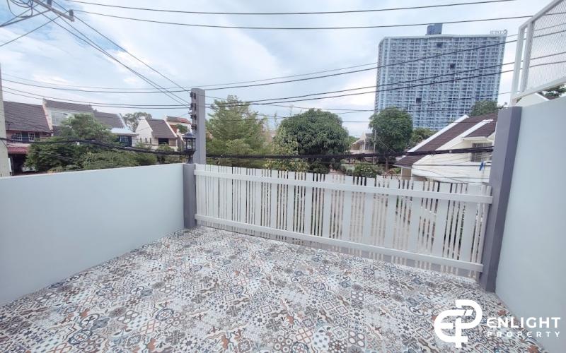 Townhouse for Sale / Thappraya Soi 15
