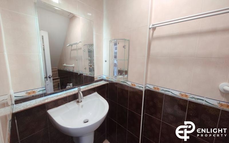 Townhouse for Sale / Thappraya Soi 15