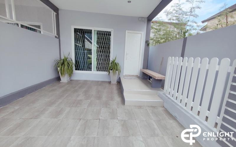 Townhouse for Sale / Thappraya Soi 15