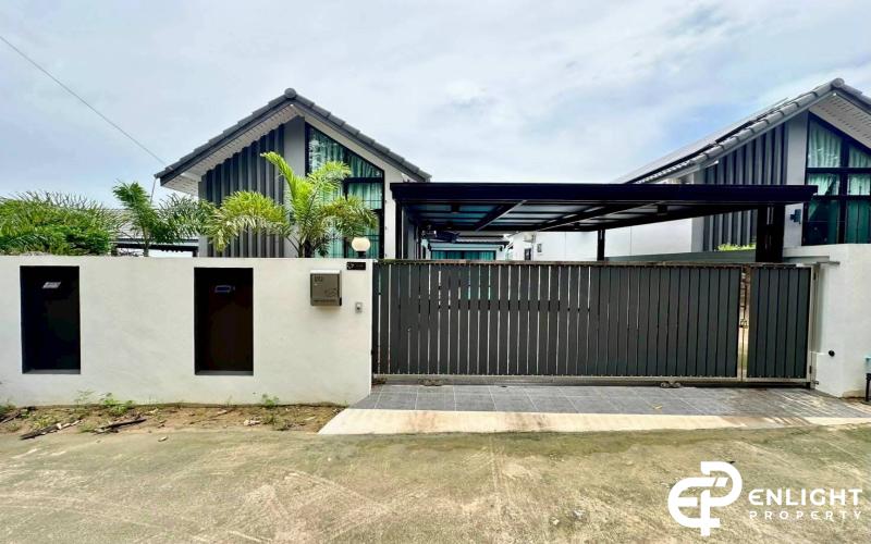 Single house with a swimming pool Near the competition