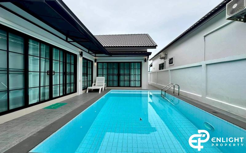 Single house with a swimming pool Near the competition