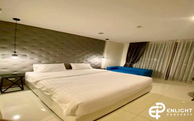 Riviera Wong Amat Condo - For sale