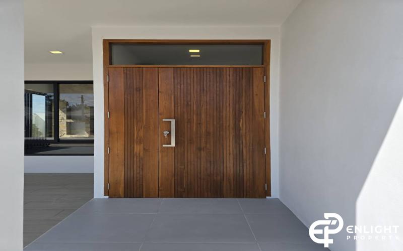 House with 3 Bedrooms and 2 Bathrooms. Beautiful, ready-to-move-in home, fully furnished.