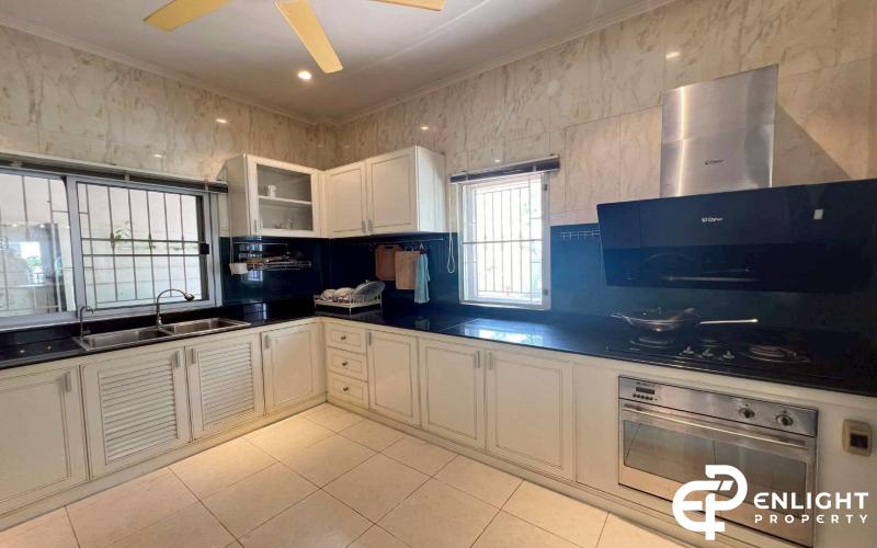 House with a pool, good location, near Rai Nasin market