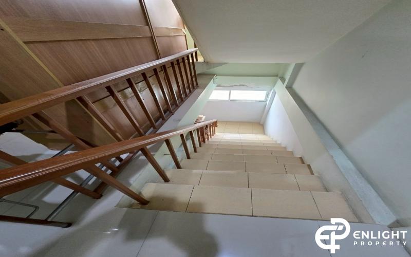 Sell 4 -story commercial building