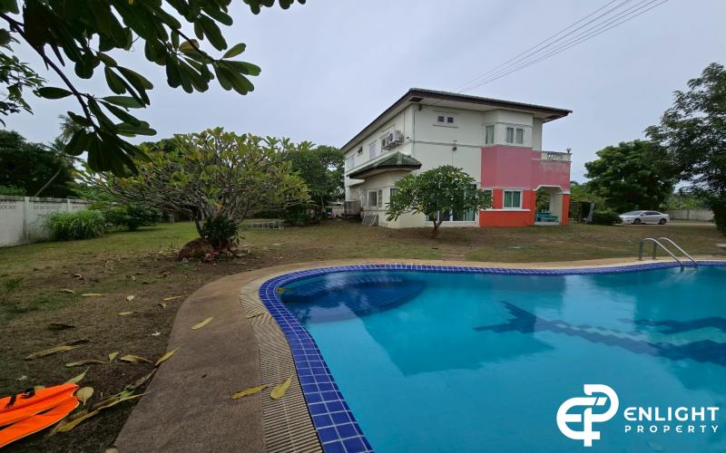 House for sale with the Chaaiyaphon Withi 26