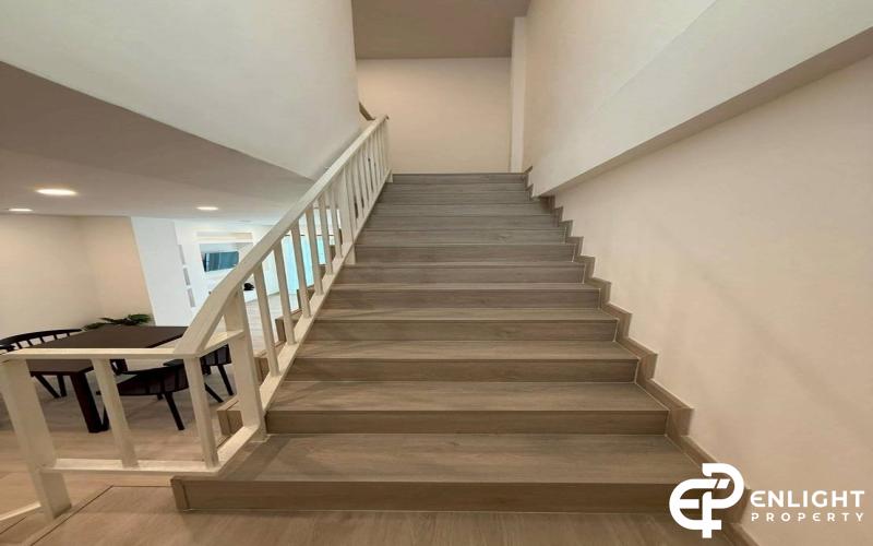 Selling a new 2 -story house.