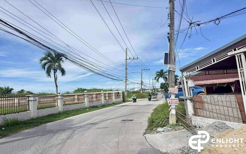 Corner Townhouse for Sale – Siam Soi, Main Road Location