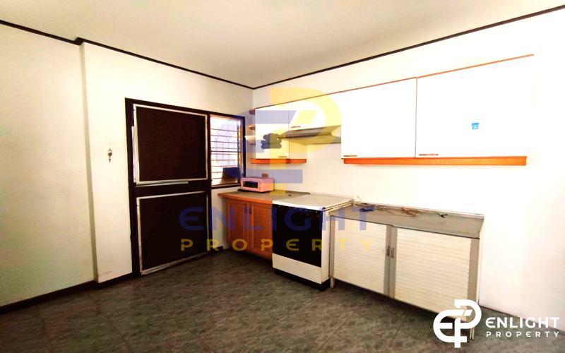 House for Sale with Tenant – Prime Central Pattaya Location