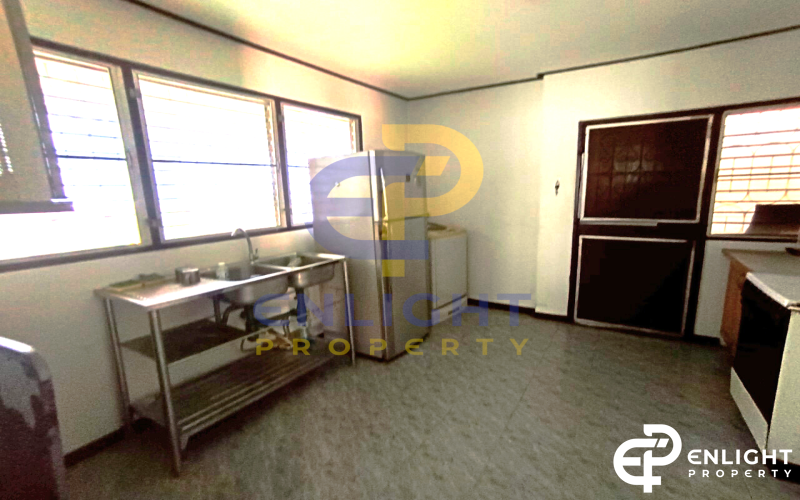 House for Sale with Tenant – Prime Central Pattaya Location