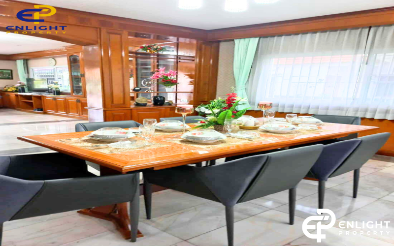 - บ้านในโครงการพื้นที่ขนาดใหญ่ ห่างโรงเรียนนานาชาติฟินิกซ์ 5 นาที -
