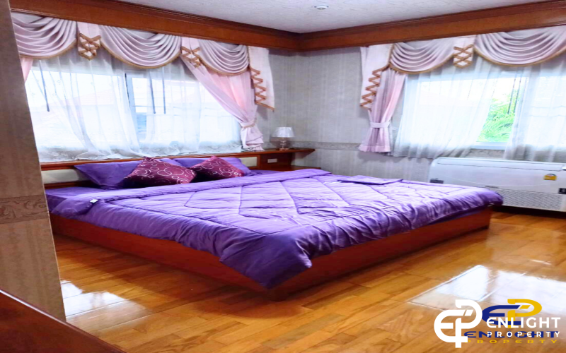 - บ้านในโครงการพื้นที่ขนาดใหญ่ ห่างโรงเรียนนานาชาติฟินิกซ์ 5 นาที -