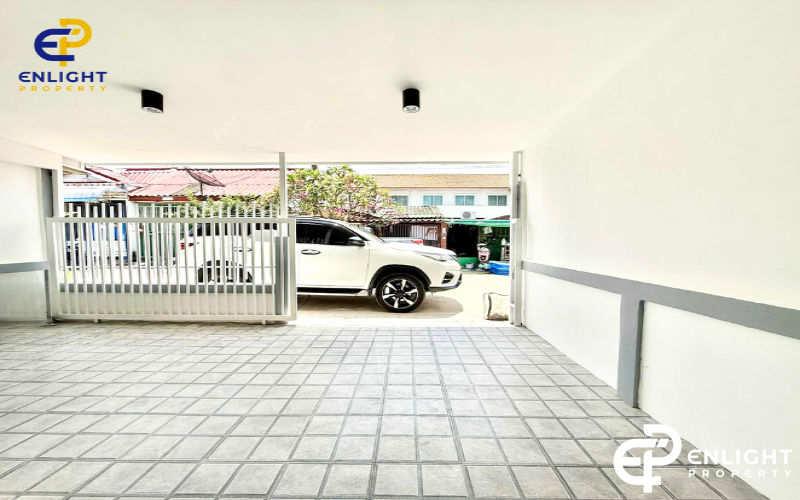 - บ้านในโครงการห่างสุขุมวิทเพียง 500 เมตร -