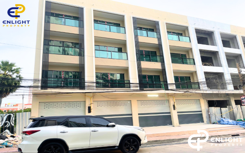 - อาคารให้เช่าเหมาะกับทำออฟฟิศห่างทะเลพระตำหนักเพียง 1 นาที -