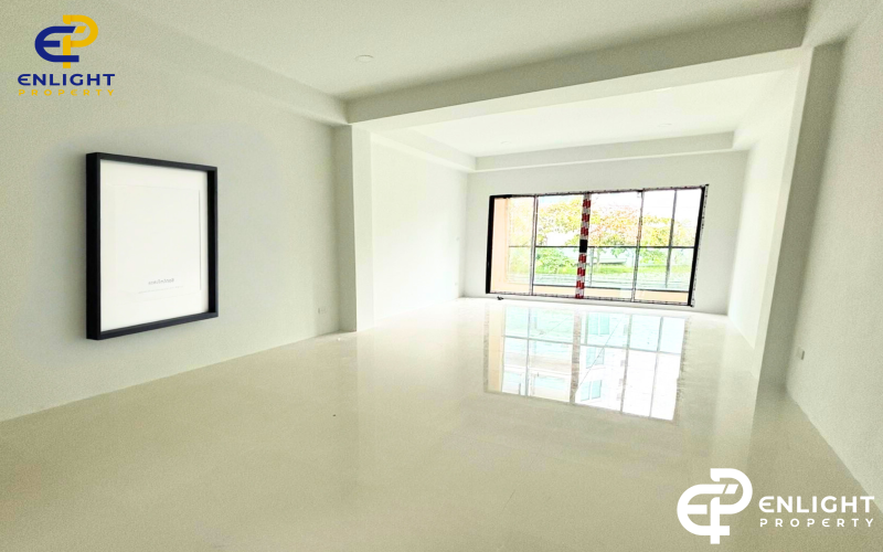 - อาคารให้เช่าเหมาะกับทำออฟฟิศห่างทะเลพระตำหนักเพียง 1 นาที -