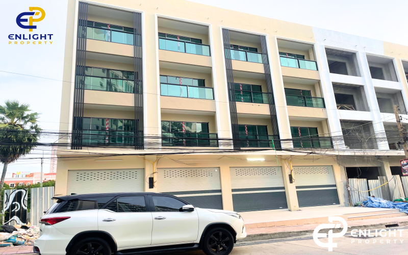 - อาคารให้เช่าเหมาะกับทำออฟฟิศห่างทะเลพระตำหนักเพียง 1 นาที -