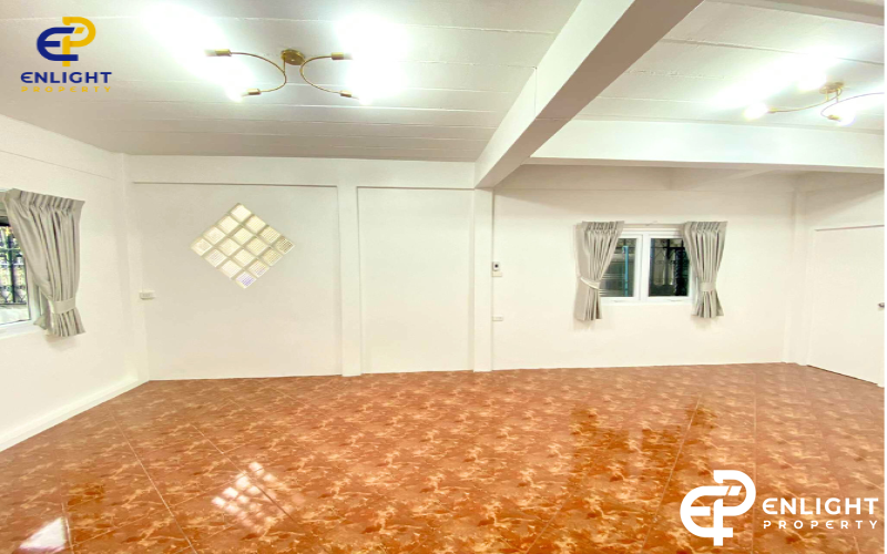 - บ้านซอยเนินพลับหวานห่างสุขุมเพียง 5 นาที -