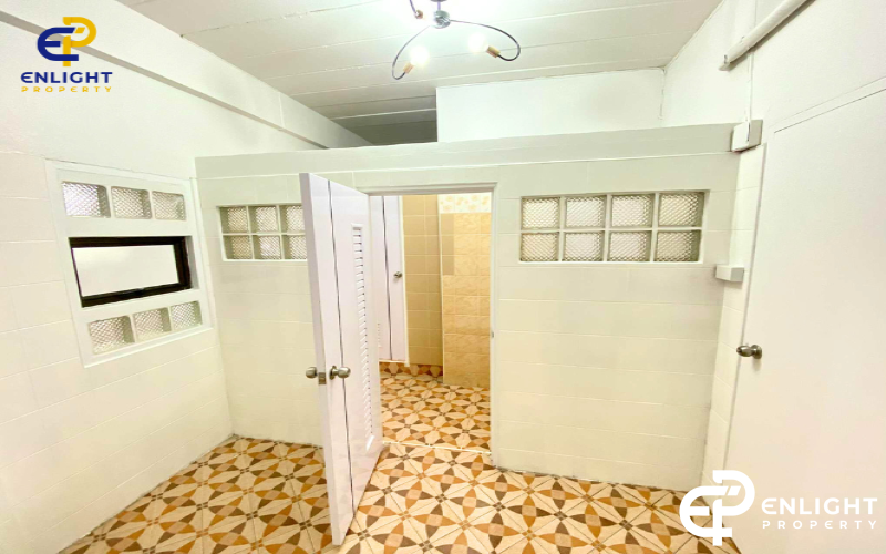 - บ้านซอยเนินพลับหวานห่างสุขุมเพียง 5 นาที -