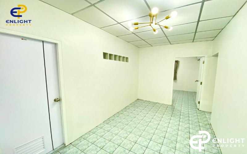 - บ้านซอยเนินพลับหวานห่างสุขุมเพียง 5 นาที -