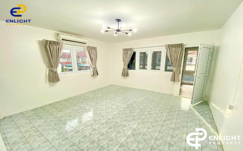 - บ้านซอยเนินพลับหวานห่างสุขุมเพียง 5 นาที -