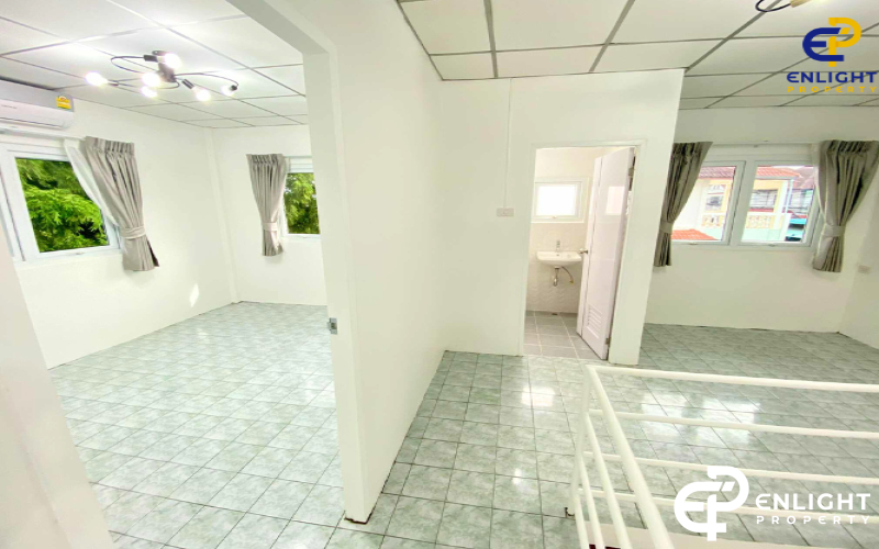 - บ้านซอยเนินพลับหวานห่างสุขุมเพียง 5 นาที -