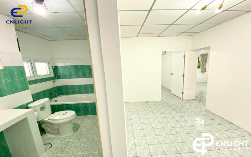 - บ้านซอยเนินพลับหวานห่างสุขุมเพียง 5 นาที -