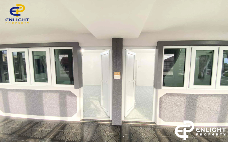 - บ้านซอยเนินพลับหวานห่างสุขุมเพียง 5 นาที -