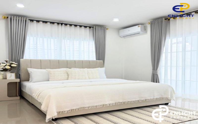 - บ้านรีโนเวทใหม่ หลังใหญ่พร้อมเข้าอยู่ -