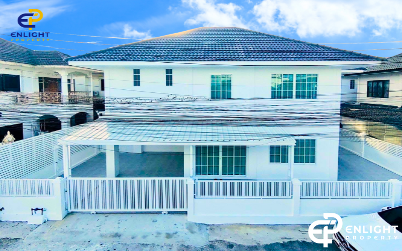 - บ้านรีโนเวทใหม่ หลังใหญ่พร้อมเข้าอยู่ -