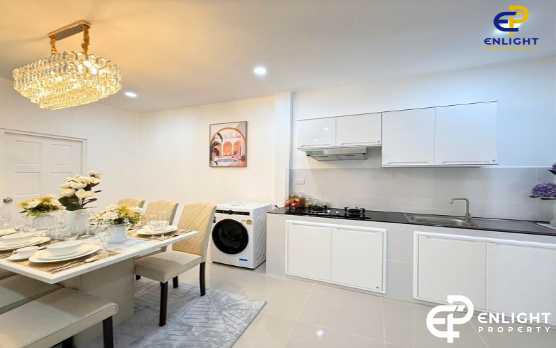 - บ้านรีโนเวทใหม่ หลังใหญ่พร้อมเข้าอยู่ -