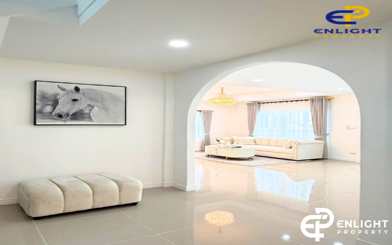 - บ้านรีโนเวทใหม่ หลังใหญ่พร้อมเข้าอยู่ -